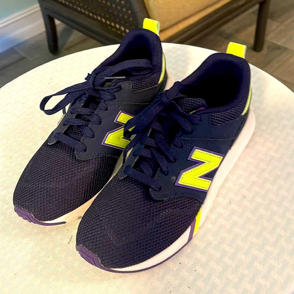 New Balance Pigment Navy Blue 009 Lace Up Running Sneakers Size 8.5 US EUC